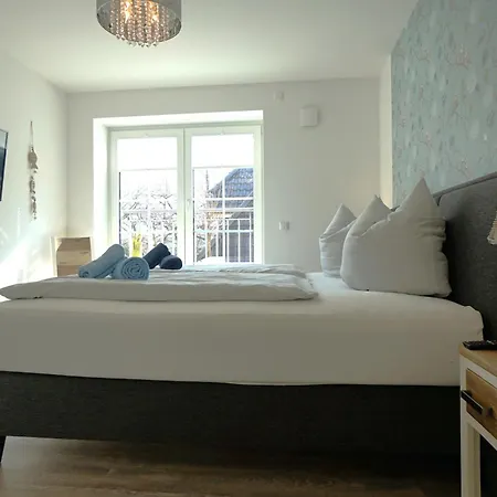 Bernstein & Breakfast 04 *